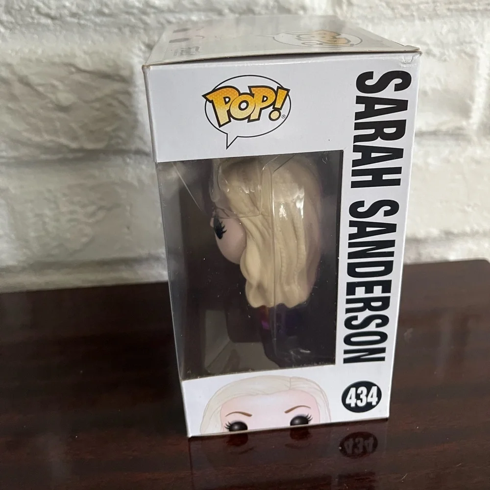 FUNKO POP! HOCUS POCUS SARAH SANDERSON SISTERS SPIRIT EXCLUSIVE #434 - Picture 2 of 6